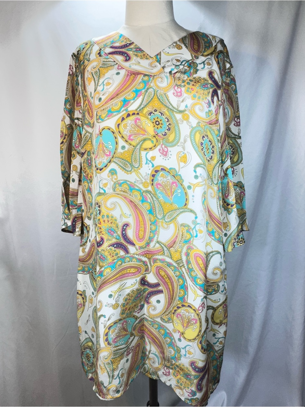 Hamptonite New York Silk White Paisley Print Shift Dress with Bright Accents